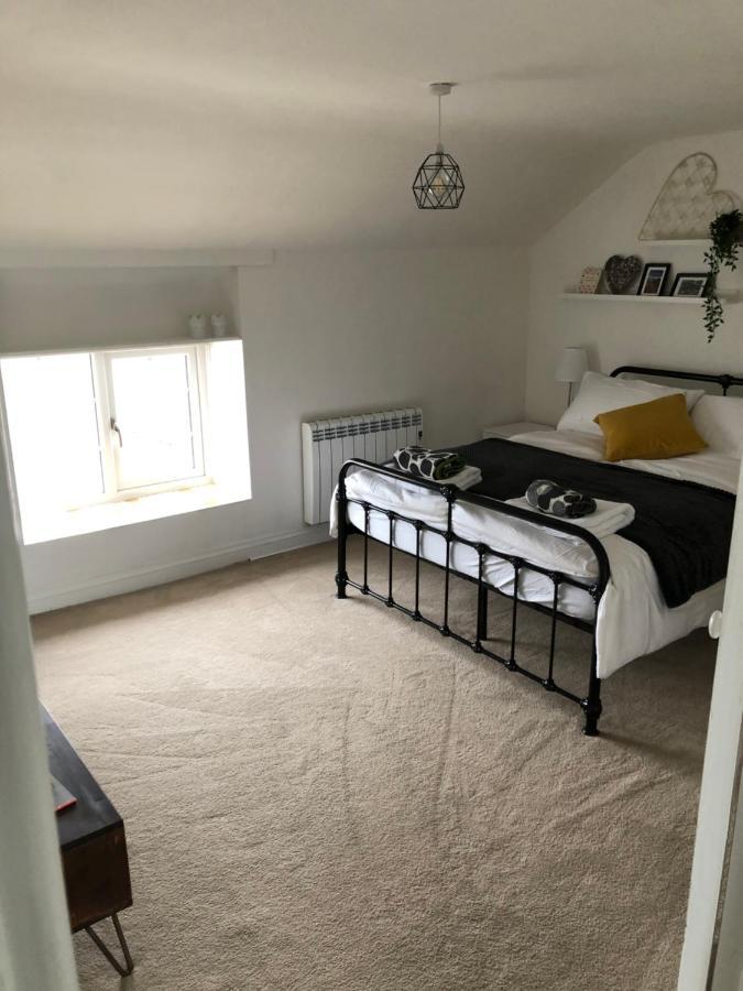 Seren Cottage Клангефни Екстериор снимка